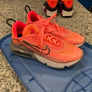 Air max 2090 Woman’s bleacher coral.